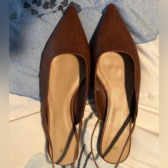 New Size 42 H&M dressy flats. - Picture 1 of 2